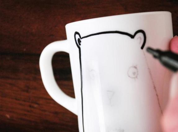Как нанести на чашку любой рисунок. Я от руки нарисовала милого медведя, и чаепитие стало особенно приятным
