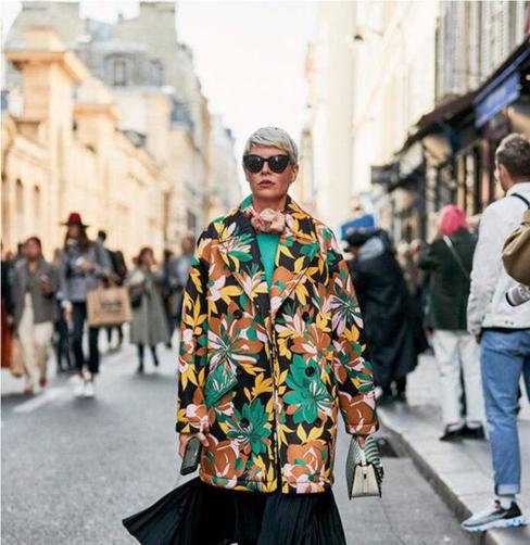 Судя по моде, осень в 2020 году будет стильной: образы для женщин, которым за 40