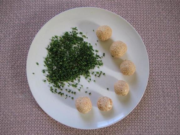 Сырные шарики с зеленым луком и беконом. Рецепт очень нежной и сытной закуски
