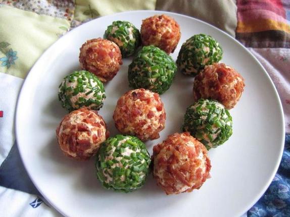 Сырные шарики с зеленым луком и беконом. Рецепт очень нежной и сытной закуски