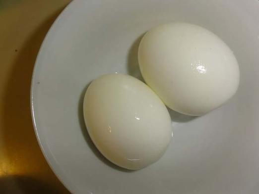 Никогда не заморачивалась над варкой яиц, пока друг-повар не рассказал о замачивании их в соевом соусе: лайфхак