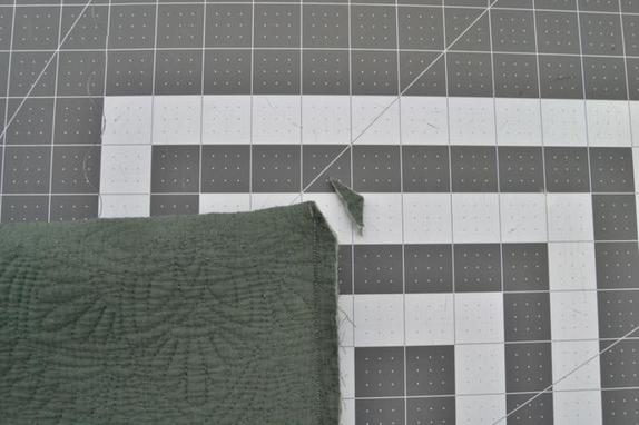 Научилась быстро и просто шить наволочки для декоративных подушек. С этой инструкцией справится и начинающий
