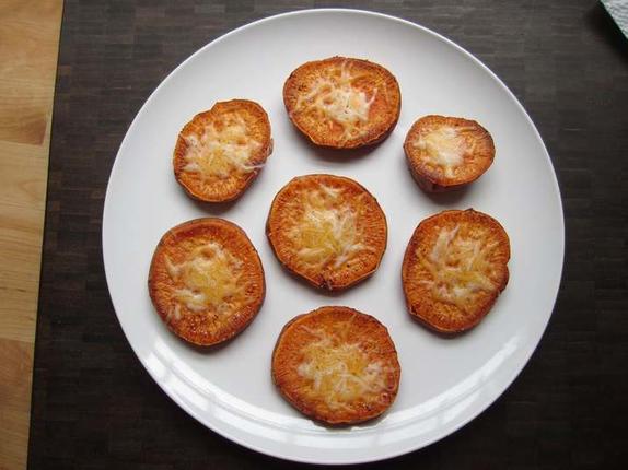 Из сладкого картофеля и бекона делаю необычную закуску: сочные 