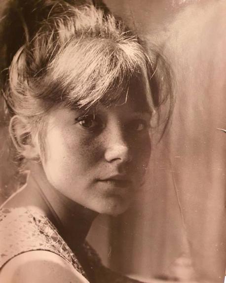 Теперь понятно, в кого такой обаятельный: Борис Корчевников показал фото своей мамы в молодости