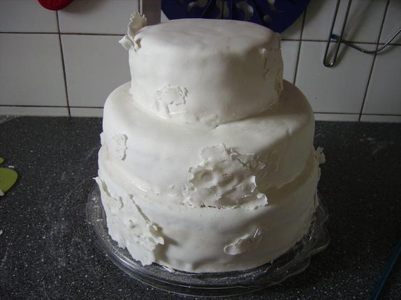 Я решила немного помочь дочери со свадьбой и взяла на себя заботы о свадебном торте: приготовила угощение сама, выбрав дизайн 