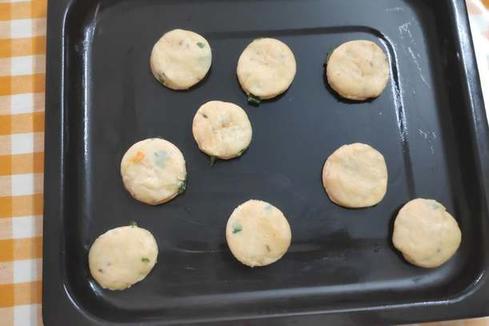 Воздушное печенье с пряными специями: готовлю его вместо чипсов и крекеров