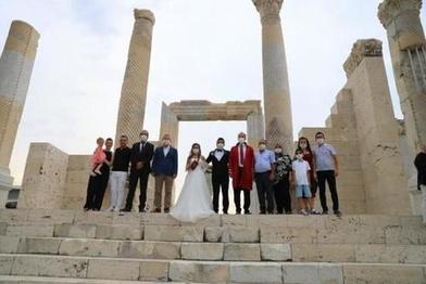 Свадьба на рабочем месте: турецкие археологи поженились в древнем городе, которому 7500 лет