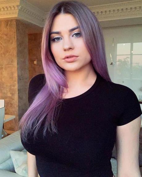 Внучка Михаила Боярского решила во время карантина провести эксперимент и покрасила волосы в фиолетовый цвет