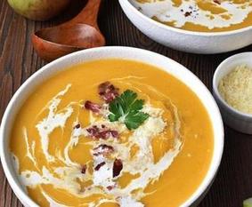 Мускатная тыква и яблоки: сливочный суп из необычных ингредиентов