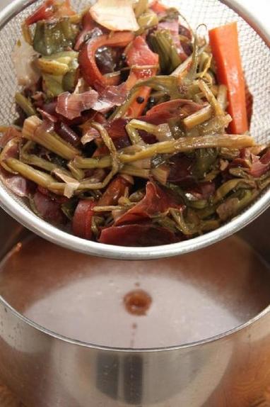 Как приготовить вкусный бульон из ненужных овощных обрезков? Простой и быстрый рецепт для домохозяек