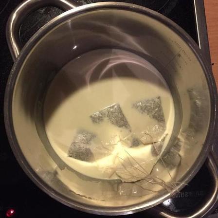 На праздник готовлю трюфели со съедобной золотой фольгой: угощение выглядит дорого и аппетитно