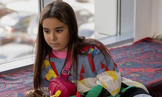 Ани Лорак выпустила клип на песню “Твоей любимой”: в новом видео снялась ее 9-летняя дочь, которая по сюжету рассказала свою историю любви