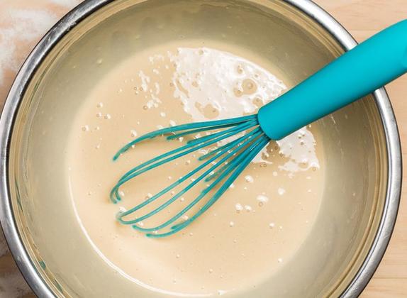 Очистка долек чеснока без мороки, газировка вместо воды в тесто для блинов: 10 кулинарных секретов, которые сделают блюда вкуснее и сэкономят ваше время
