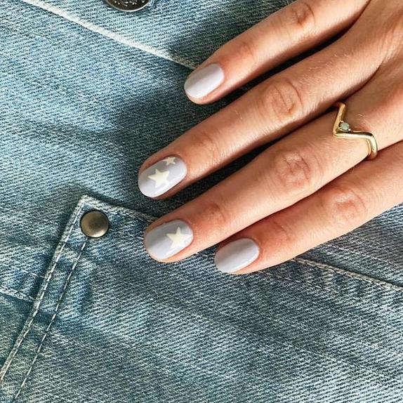 50 оттенков серого на ваших ногтях: несколько идей маникюра в модном цвете этого сезона