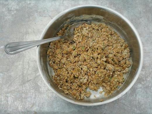 Научилась готовить крекеры из нута и семян чиа: лакомство получается очень вкусным, полезным и высокобелковым
