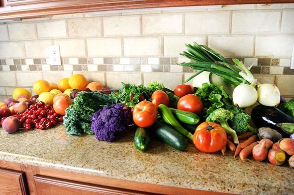 Научилась тщательно очищать перед едой овощи и фрукты. Нужны лишь вода и уксус: способ натуральный и очень эффективный