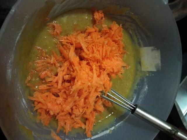 Пряные морковные пирожные с красивым дизайном: порадуйте свою семью здоровой и вкусной выпечкой