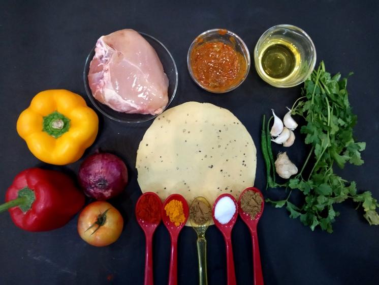 Куриные тако с перцем, луком и помидором: пикантный ужин, который согреет в прохладный осенний вечер