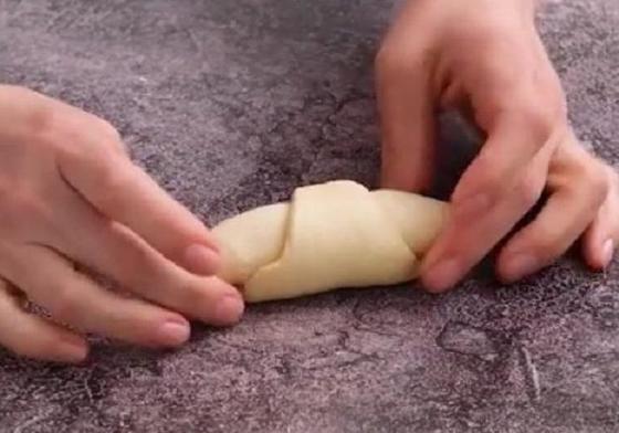 Пышный пирог из круассанов с начинкой из варенья: запекаю по типу 