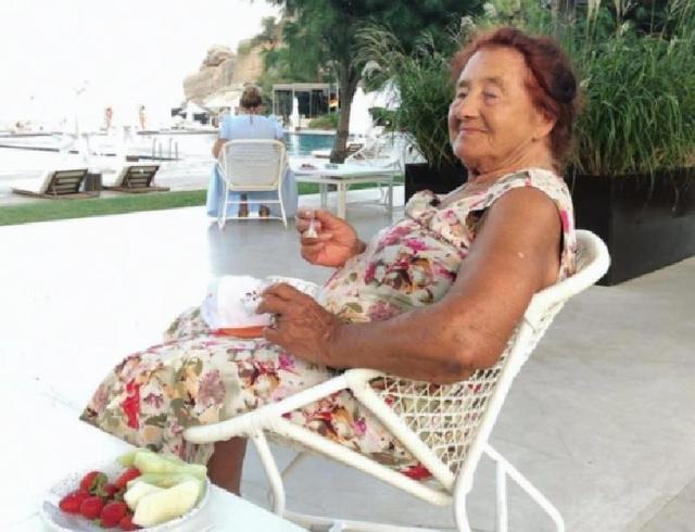 Наталья Водянова показала 90-летнюю бабушку и маму на отдыхе