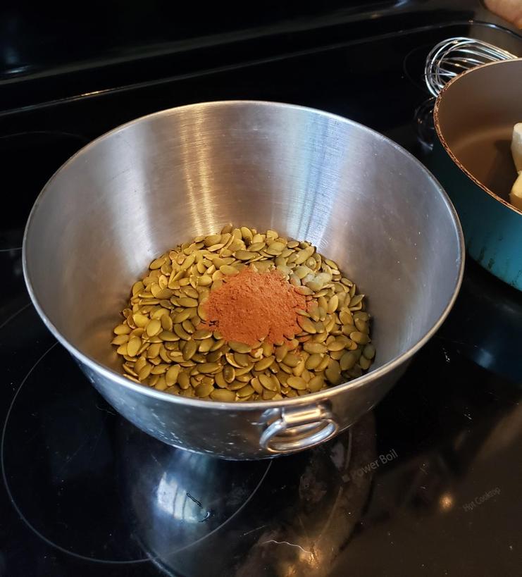 Идеальная осенняя конфета: готовлю ириску с тыквенными семечками (рецепт)
