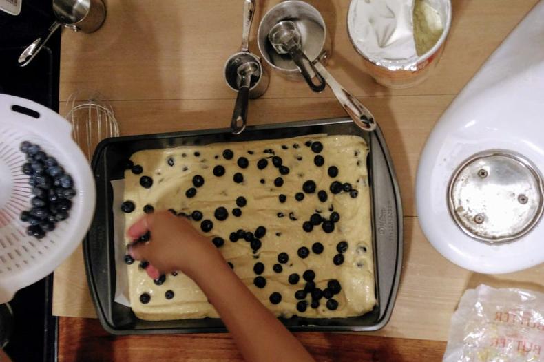 Нежный черничный пирог всего за час к столу: готовлю его по выходным, чтобы порадовать свою семью