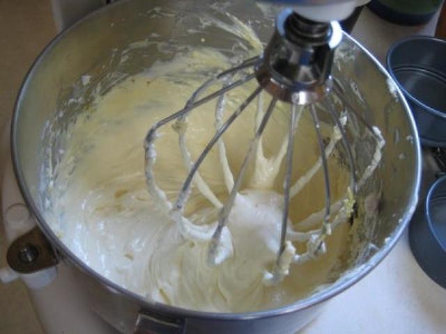 Миниатюрный чизкейк с беконом – идеальное лакомство для семейных посиделок: приготовить пирожное не так уж и сложно