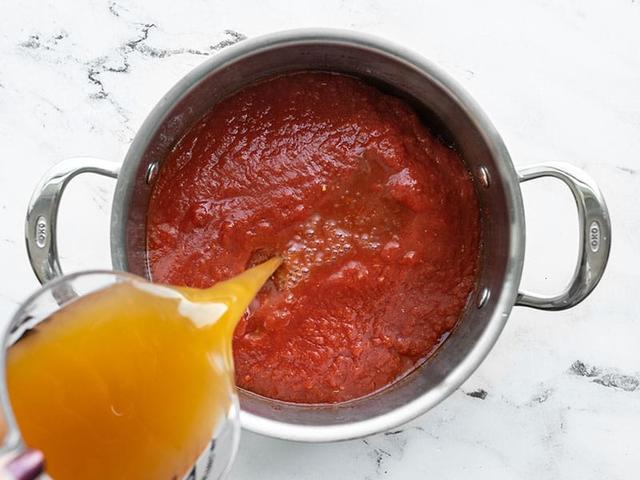 Пряный томатный суп спасает в холода. Его секрет в сушеных травах и специях
