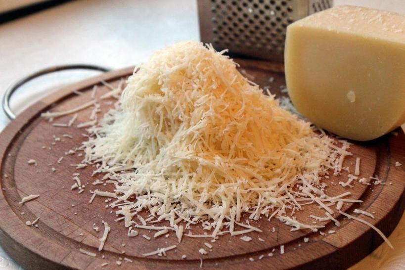 Сыр, лук и немного кетчупа. Стейки вкуснее всего готовить в сливочном соусе: рецепт
