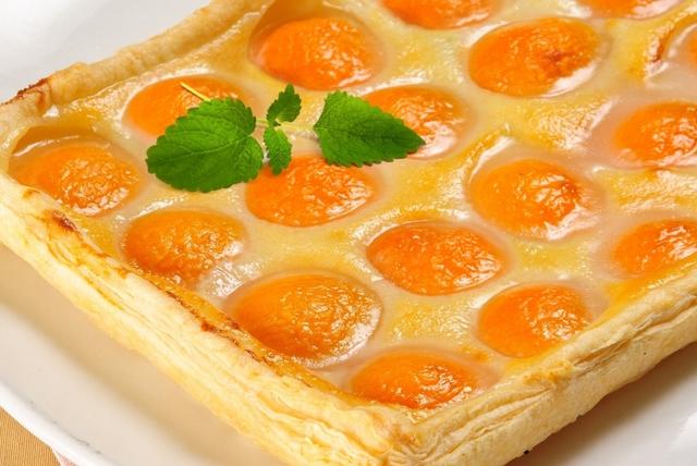 Квадраты с начинкой из консервированных абрикосов и сливочного сыра: рецепт для любителей экспериментировать