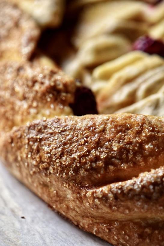 Когда нет возможности поехать за границу, можно сделать тематический ужин дома: кростата   легкий итальянский десерт из яблок