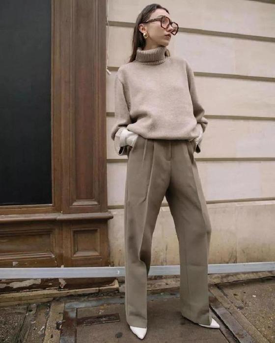Объемный свитер + широкие брюки: модная формула, которая совмещает практичность и чувство стиля