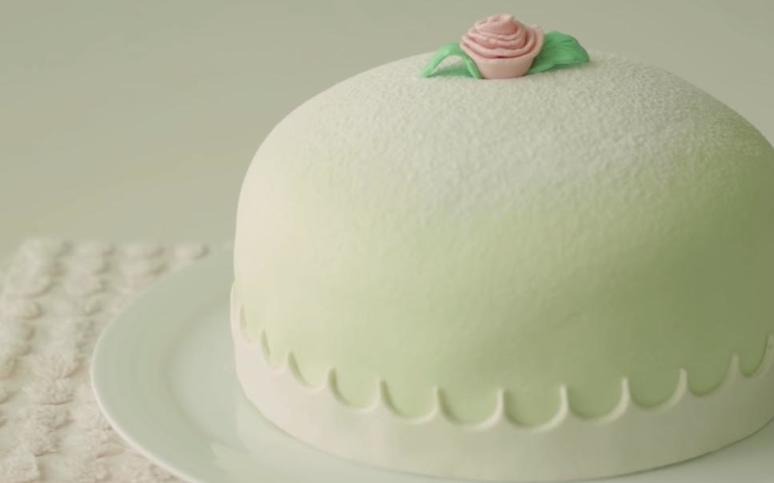 Воздушный, нежный и питательный шведский торт «Принцесса» с джемом: вкусный подарок к празднику