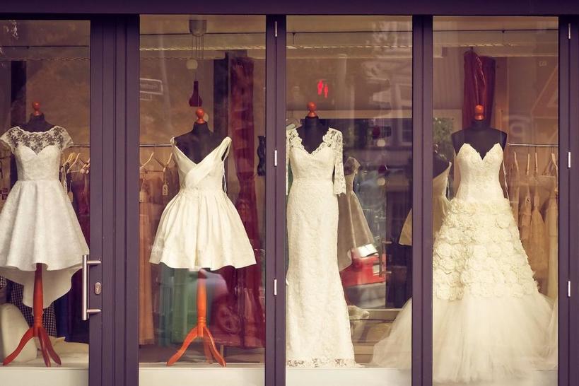 Не берут с собой туфли: распространенные ошибки невест при выборе свадебного платья
