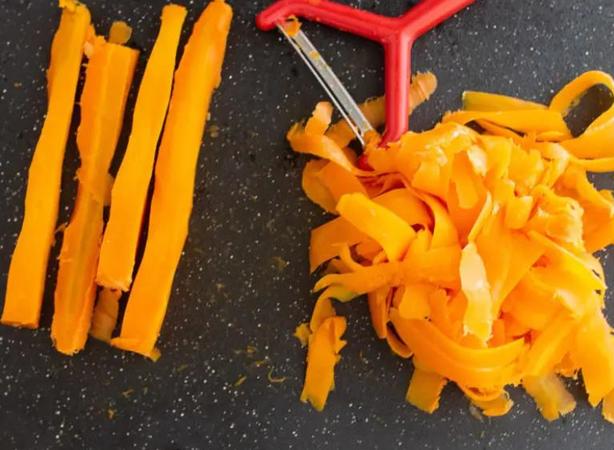 Вместо красной рыбки кладу морковь в специальном соусе: веганский бургер получается необычным, сытным и невероятно вкусным