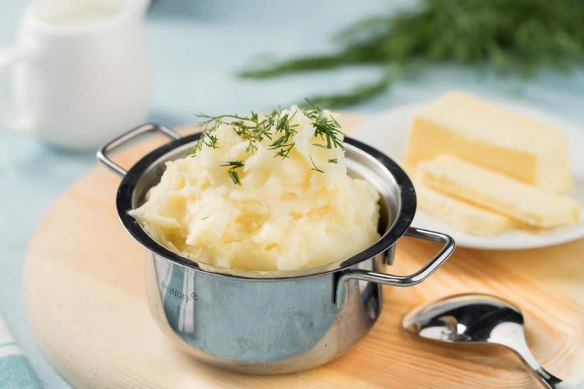 Прежде чем варить картофель, заливаю его холодной водой, потом промываю горячей: секреты идеального пюре