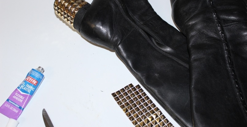 Всего одна деталь – и ваши сапоги с потертым каблуком преобразятся: женщина показала, что можно сделать со старой обувью
