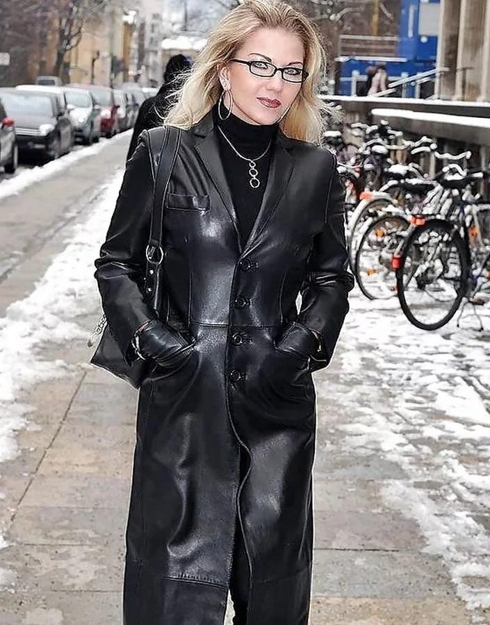 Брючный костюм и объемные рукава для женщин за 50 в 2021 году: мода от Эвелины Хромченко