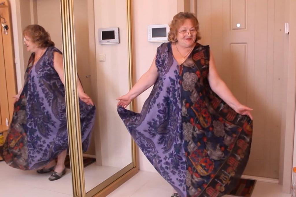 Пенсионерка показала, как из старых платков делает себе нарядные платья: просто и красиво (фото)