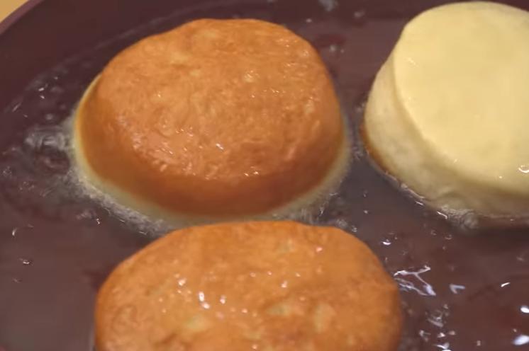 Рецепт приготовления пышных пончиков с заварным кремом: идеальное сочетание вкусов
