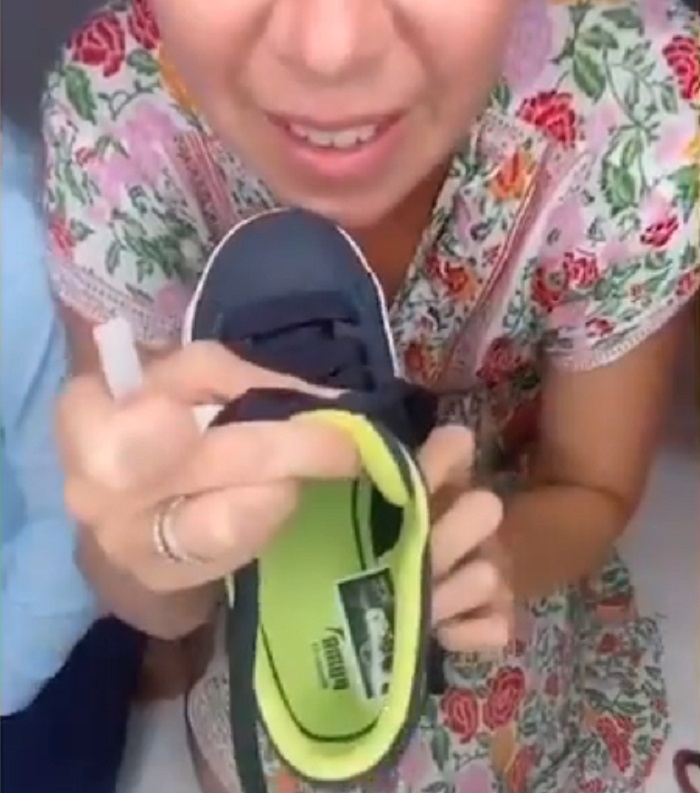 Лайфхак: многодетная мама показала, как помочь ребенку правильно надеть обувь