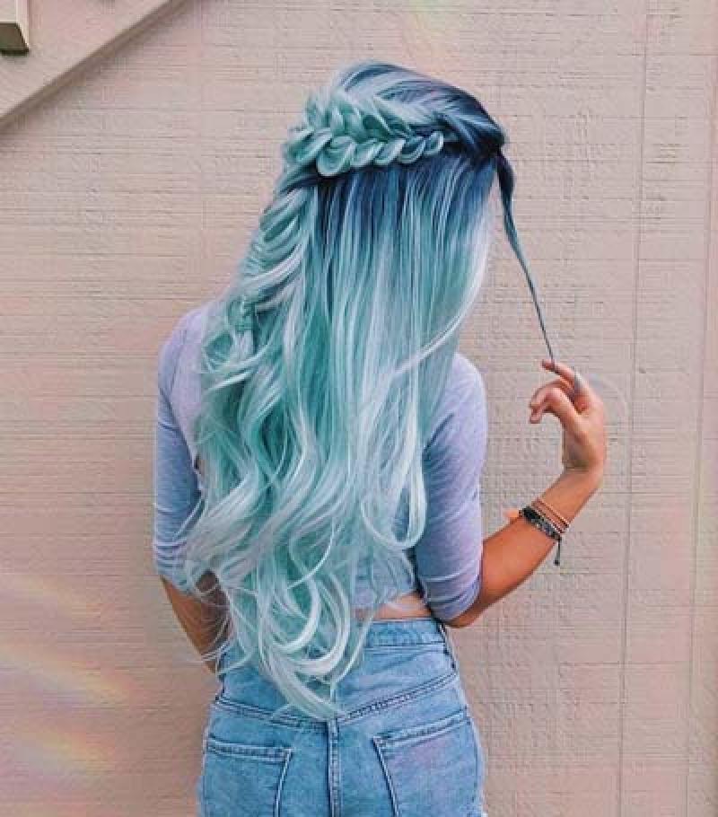 Насыщенный, пастельный или супер-яркий: идеи неординарного окрашивания волос в синем оттенке