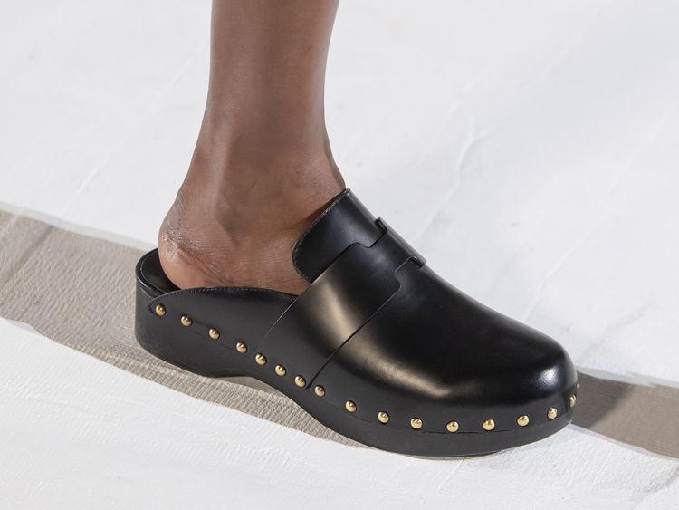 Обувь на плоской подошве: пять тенденций 2021 года, сочетающих шик и комфорт
