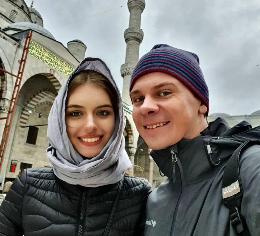 Дмитрий Комаров женат на мисс Украина 2016: пара видится по графику, но это не мешает их любви