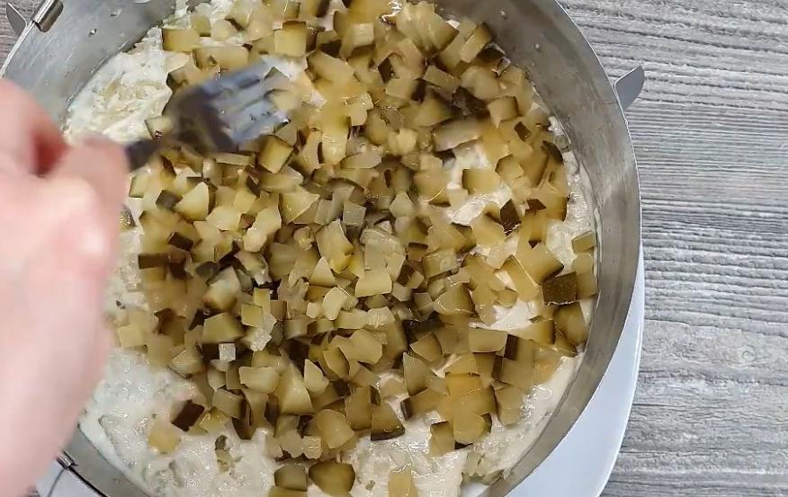 Потрясающий салат из копченой скумбрии к празднику и на каждый день: домашний рецепт с фото