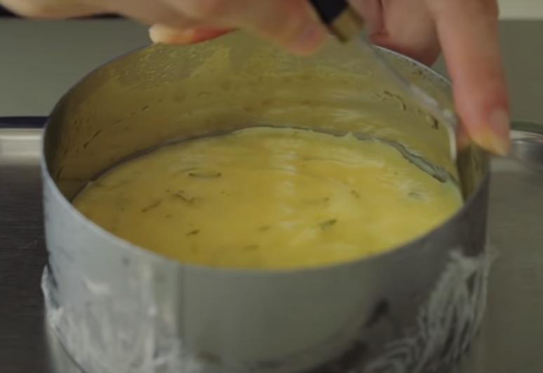 Любителям цитрусовых: как приготовить домашний тортик с нежным кремом и лаймовой прослойкой
