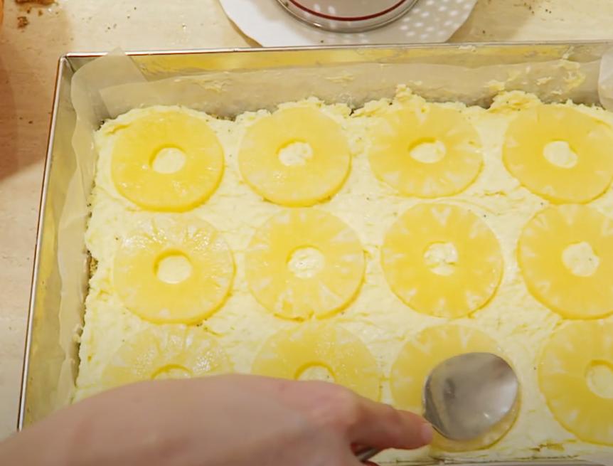 Маково-бисквитный торт «Звезда» с кокосом и ананасом: рецепт нежного ароматного десерта