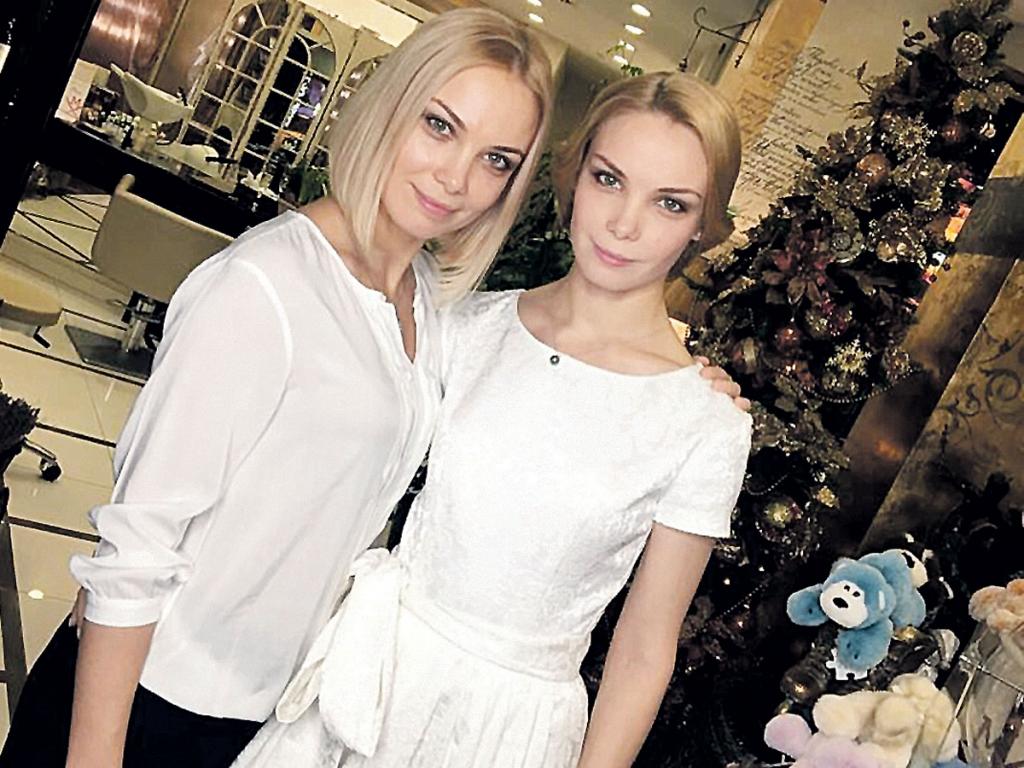 Не сговариваясь: сестры Арнтгольц родили сыновей с разницей в 20 дней