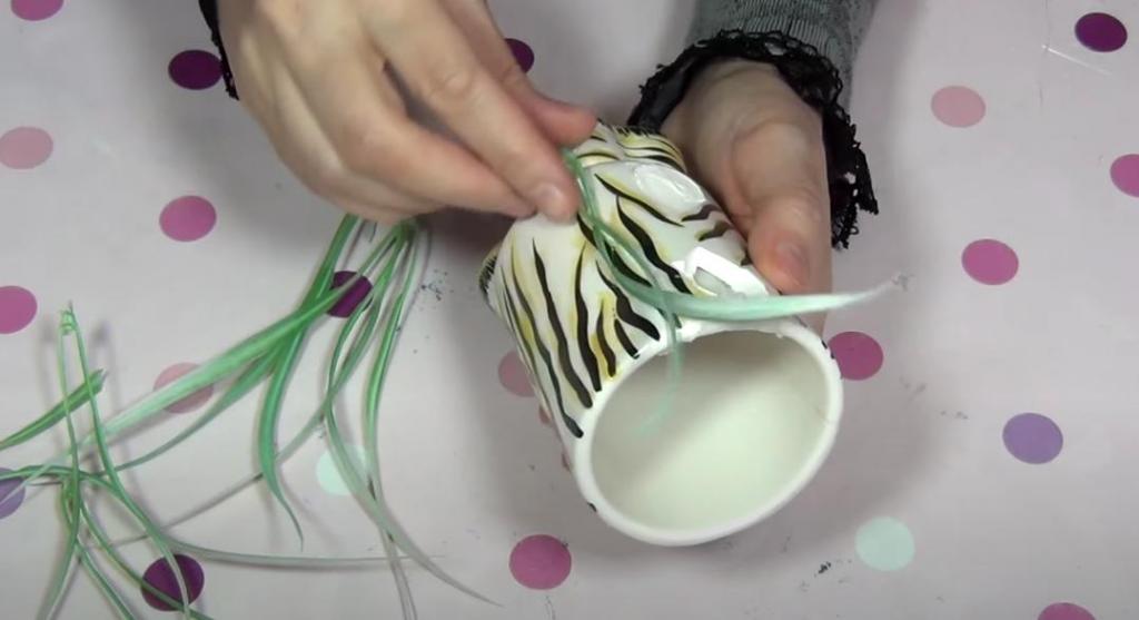 Вазочка, стакан для карандашей и красивая шкатулка: что можно сделать из отслуживших свое старых чашек