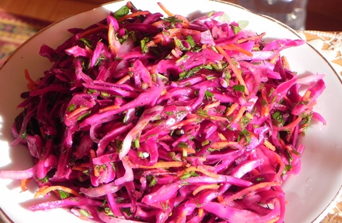Привезла из Турции рецепт простого, но очень вкусного салата, идеально подходящего к любому мясу